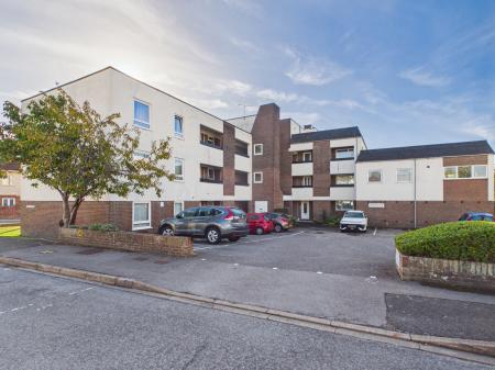 1 bedroom Flat for sale in Regal Close, Cosham, Portsmouth, PO6