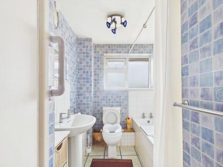 2 bedroom Flat for sale in East Lodge Park, Farlington, Portsmouth, PO6