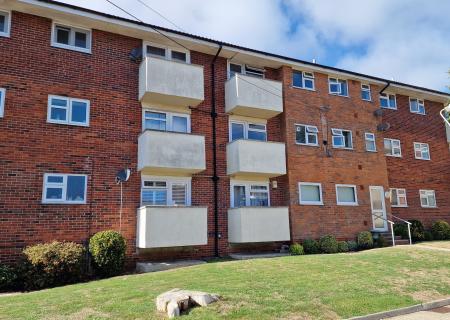 2 bedroom Flat for sale in East Lodge Park, Farlington, Portsmouth, PO6