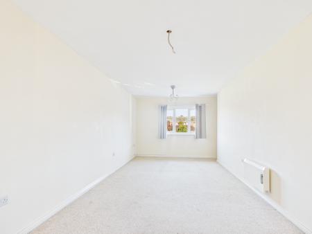 2 bedroom Flat to let in The Fairways, Farlington, Portsmouth, PO6