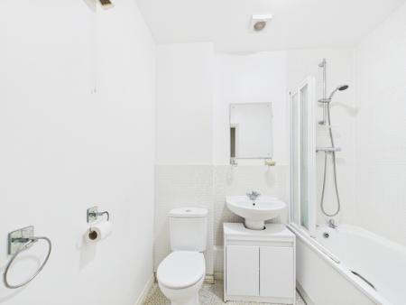 2 bedroom Flat to let in The Fairways, Farlington, Portsmouth, PO6