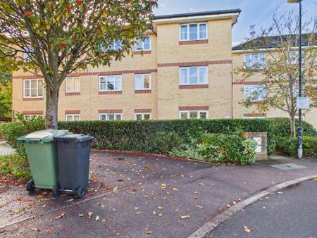2 bedroom Flat to let in The Fairways, Farlington, Portsmouth, PO6