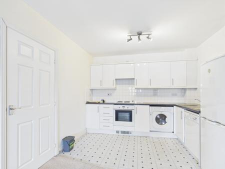2 bedroom Flat to let in The Fairways, Farlington, Portsmouth, PO6