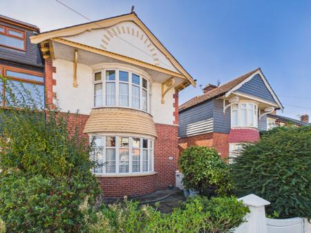 3 bedroom End of terrace house for sale in Hawthorn Crescent, Cosham, Portsmouth, PO6