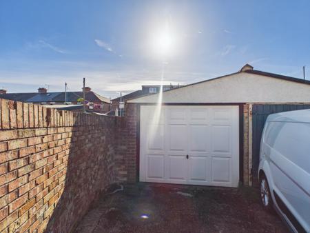 3 bedroom End of terrace house for sale in Hawthorn Crescent, Cosham, Portsmouth, PO6