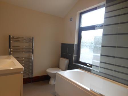 2 bedroom Terraced House to let in New Hall Lane, Preston, PR1