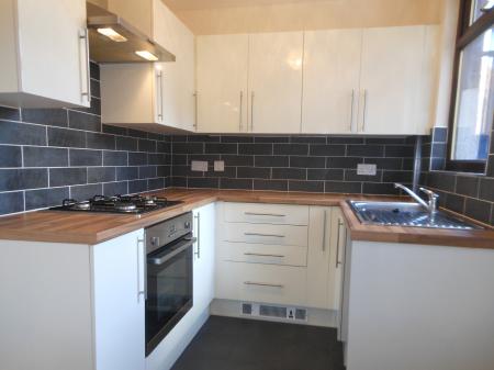 2 bedroom Terraced House to let in New Hall Lane, Preston, PR1
