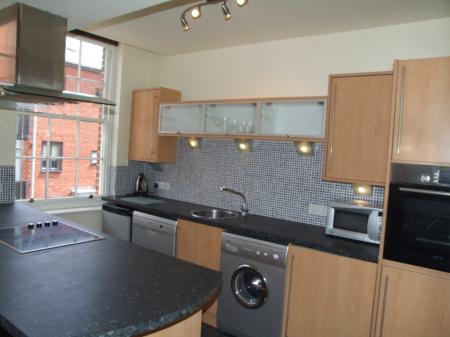 2 bedroom Flat to let in Avenham Road, Preston, PR1