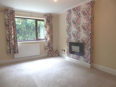 2 bedroom Semi-detached house to let in The Heathers, Clayton-le-Woods, PR5