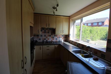 4 bedroom Semi-detached house to let in Parkthorne, Lea, PR2