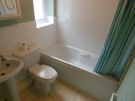 2 bedroom Flat to let in Royal Drive, Fulwood, PR2