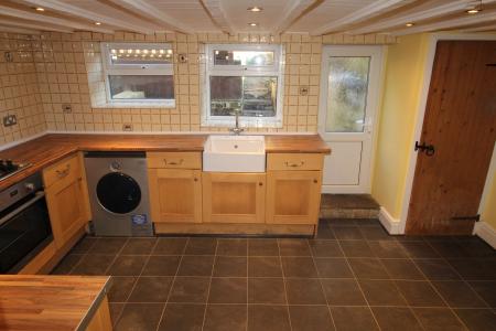 2 bedroom Terraced House to let in West View Place, Blackburn, BB2