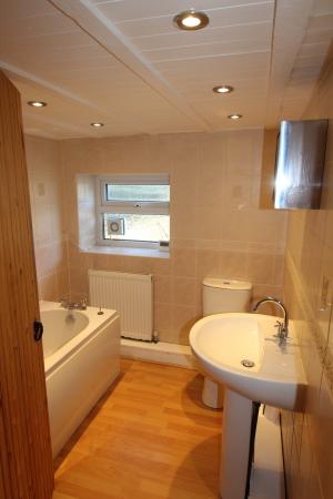 2 bedroom Terraced House to let in West View Place, Blackburn, BB2