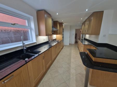 5 bedroom Detached house to let in Churchfield, Fulwood, PR2