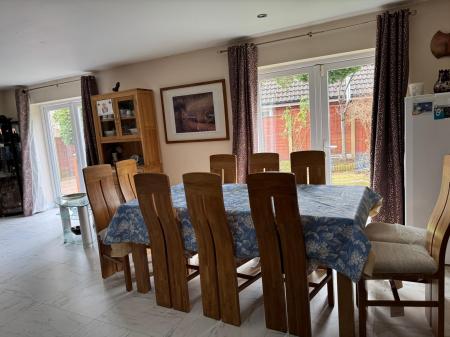 5 bedroom Detached house to let in Churchfield, Fulwood, PR2