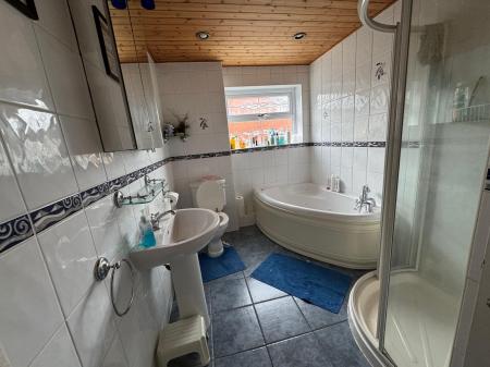 5 bedroom Detached house to let in Churchfield, Fulwood, PR2