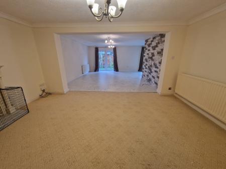 5 bedroom Detached house to let in Churchfield, Fulwood, PR2