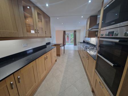 5 bedroom Detached house to let in Churchfield, Fulwood, PR2