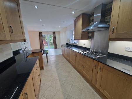 5 bedroom Detached house to let in Churchfield, Fulwood, PR2