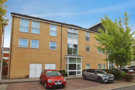 1 bedroom Flat for sale in Drake Way, Reading, RG2