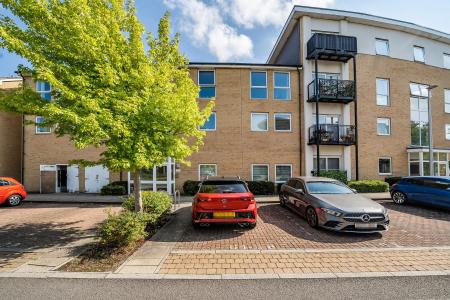 1 bedroom Flat for sale in Drake Way, Reading, RG2