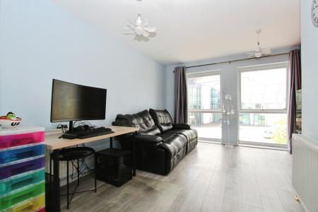 1 bedroom Flat for sale in Drake Way, Reading, RG2