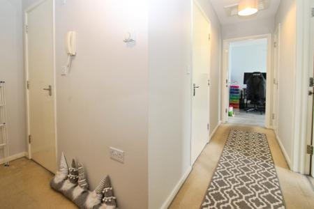 1 bedroom Flat for sale in Drake Way, Reading, RG2
