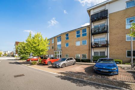 1 bedroom Flat for sale in Drake Way, Reading, RG2