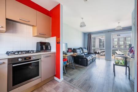 1 bedroom Flat for sale in Drake Way, Reading, RG2