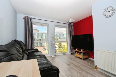 1 bedroom Flat for sale in Drake Way, Reading, RG2