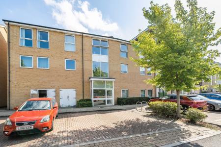 1 bedroom Flat for sale in Drake Way, Reading, RG2