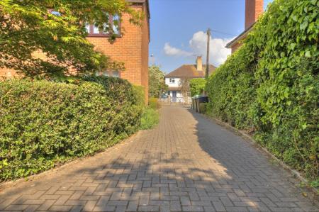 1 bedroom Flat for sale in Meadow Lane, Pangbourne, RG8