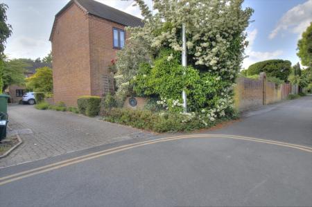 1 bedroom Flat for sale in Meadow Lane, Pangbourne, RG8