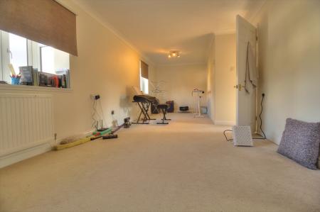 1 bedroom Flat for sale in Meadow Lane, Pangbourne, RG8