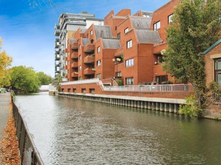 2 bedroom Flat for sale in Queens Road, Reading, Reading, RG1