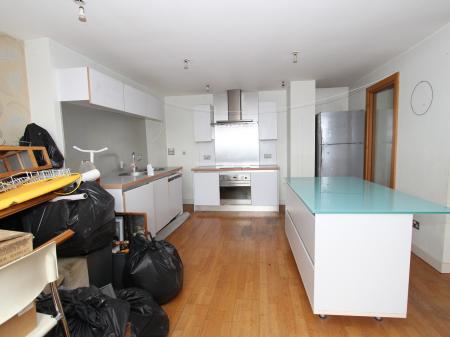 2 bedroom Flat for sale in Queens Road, Reading, Reading, RG1
