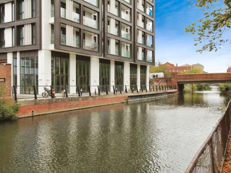 2 bedroom Flat for sale in Queens Road, Reading, Reading, RG1