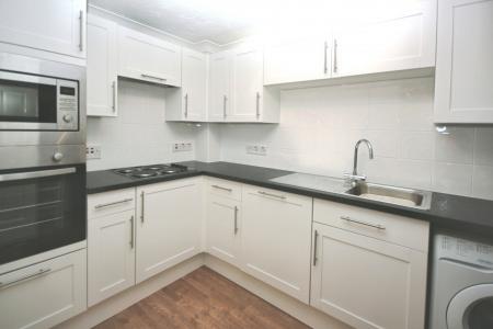 1 bedroom Flat to let in Kings Reach Court, Reading, RG1