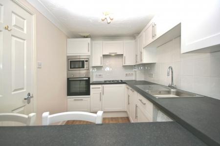 1 bedroom Flat to let in Kings Reach Court, Reading, RG1