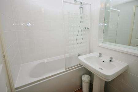 1 bedroom Flat to let in Kings Reach Court, Reading, RG1