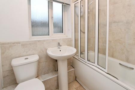 2 bedroom Flat to let in Rembrandt Way, Reading, Reading, RG1