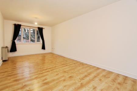2 bedroom Flat to let in Rembrandt Way, Reading, Reading, RG1