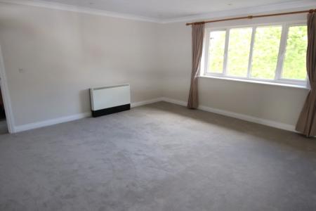 2 bedroom Flat to let in Queens Road, Reading, RG1