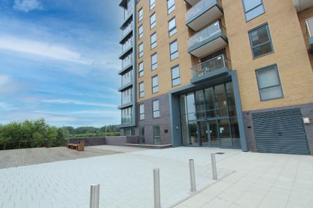 2 bedroom Flat to let in Drake Way, Kennet Island, Reading, RG2