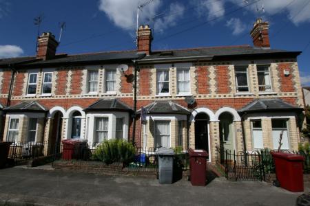 4 bedroom Terraced House to let in Cardigan Gardens, Reading, RG1