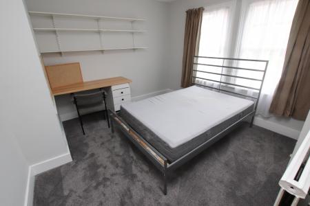 4 bedroom Terraced House to let in Cardigan Gardens, Reading, RG1