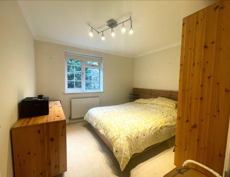 4 bedroom Semi-detached house to let in Bathurst Road, Winnersh, RG41