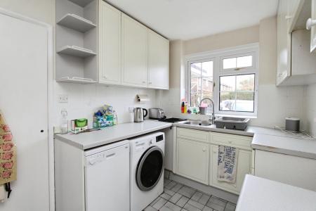 4 bedroom Semi-detached house to let in Bathurst Road, Winnersh, RG41