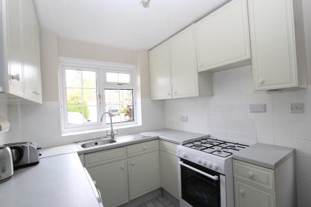 4 bedroom Semi-detached house to let in Bathurst Road, Winnersh, RG41