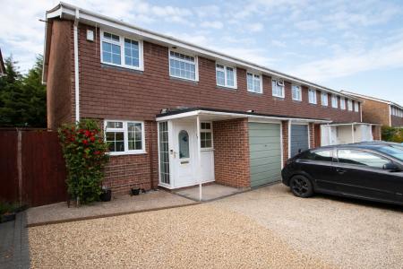 4 bedroom Semi-detached house to let in Bathurst Road, Winnersh, RG41